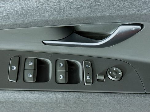 Used 2023 Hyundai Elantra Blue image 23