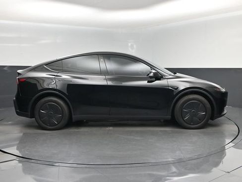 Used 2026 Tesla Model Y 2WD image 2