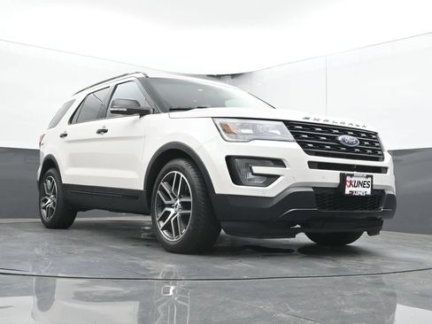 Used 2017 Ford Explorer Sport w/ Equipment Group 401A AWD/4WD image 43