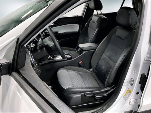 Used 2025 Chevrolet Trax LT w/ LT Convenience Package image 20