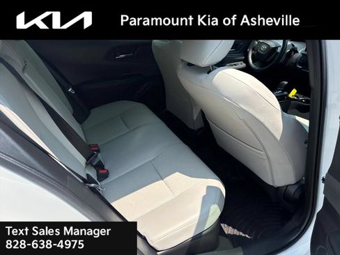 Used 2024 Toyota Prius XLE FWD image 22