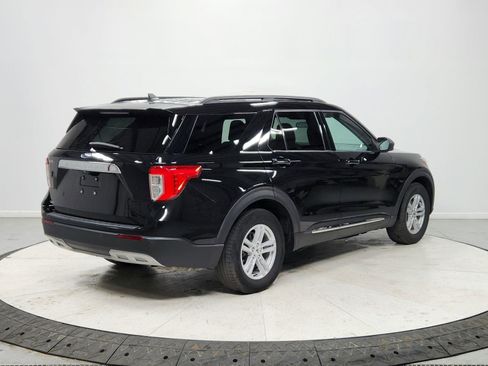 Used 2024 Ford Explorer XLT w/ Equipment Group 202A image 7