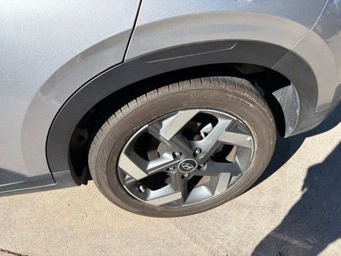 Used 2024 Hyundai Venue SEL FWD image 9