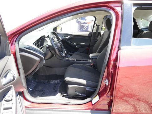 Used 2017 Ford Focus SE FWD image 19