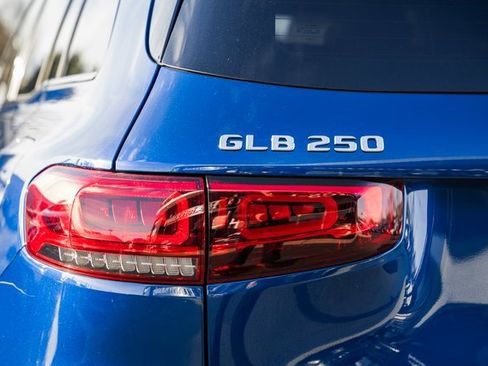 Used 2021 Mercedes-Benz GLB 250 4MATIC image 7