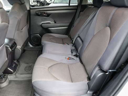 Used 2023 Toyota Highlander LE image 7