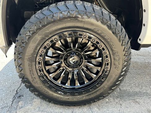 Used 2025 RAM 1500 Laramie AWD/4WD image 43