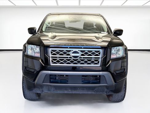 Used 2024 Nissan Frontier SV image 2