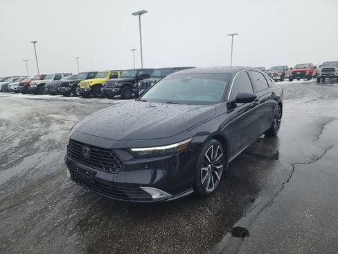 Used 2024 Honda Accord Touring image 2