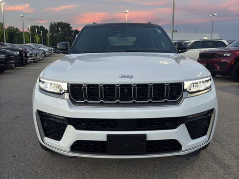 Used 2026 Jeep Grand Cherokee L Summit w/ Advanced Protech Group IV AWD/4WD image 3