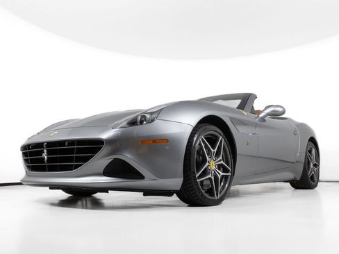 Used 2016 Ferrari California T RWD image 13