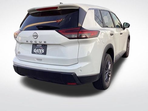 Used 2024 Nissan Rogue S FWD image 11