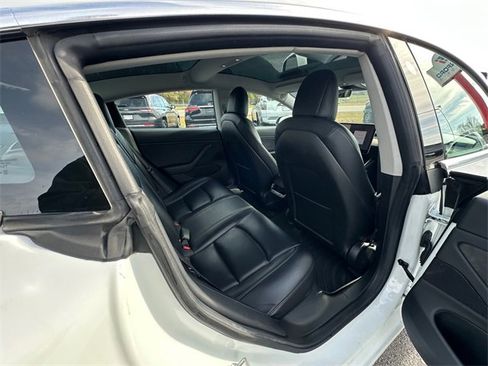 Used 2018 Tesla Model 3 Long Range image 17
