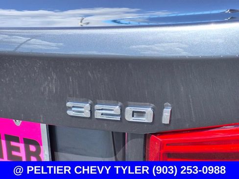 Used 2018 BMW 320i xDrive Sedan AWD/4WD image 8