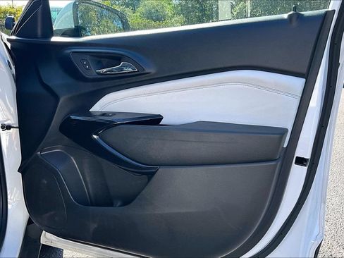 Used 2025 Chevrolet Trax LT FWD image 28