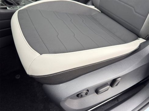 New 2026 Volkswagen Taos SE image 14