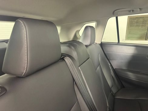 Used 2025 Toyota Corolla Cross XLE w/ Convenience Package FWD image 27