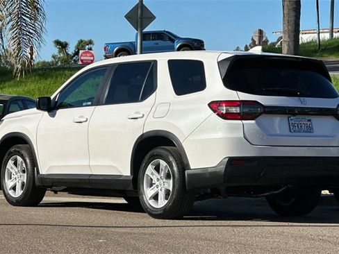 Certified 2023 Honda Pilot LX image 8