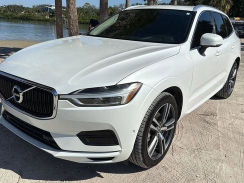 Used 2018 Volvo XC60 T5 Momentum w/ Vision Package image 3
