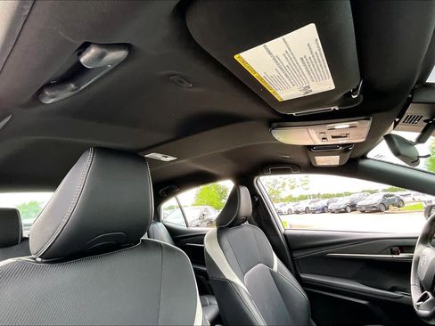 Used 2025 Toyota Camry SE image 13