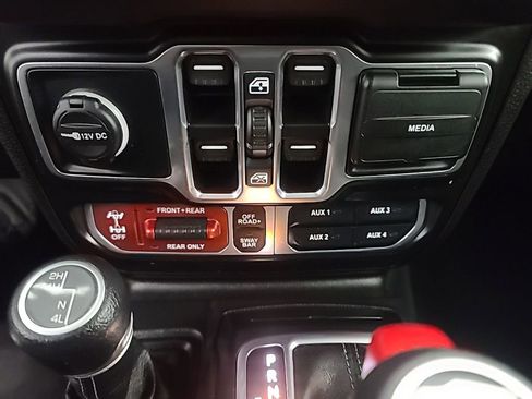 Used 2025 Jeep Wrangler Unlimited Rubicon AWD/4WD image 35