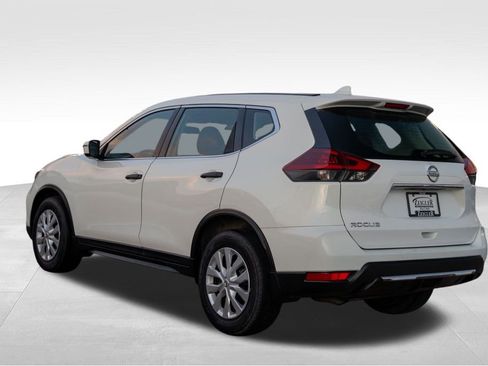 Used 2019 Nissan Rogue SV image 6