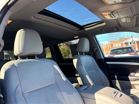 Used 2015 Toyota Highlander XLE image 8