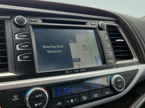 Used 2017 Toyota Highlander XLE image 21