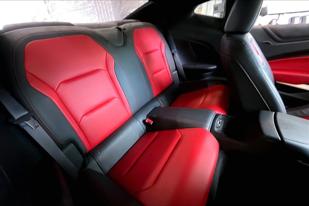 Used 2018 Chevrolet Camaro LT RWD image 15