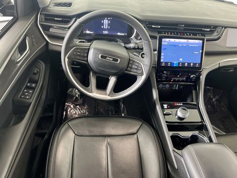 Used 2023 Jeep Grand Cherokee Limited w/ Black Appearance Package AWD/4WD image 22