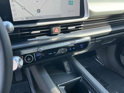 Certified 2025 Hyundai Ioniq 6 SE RWD image 21