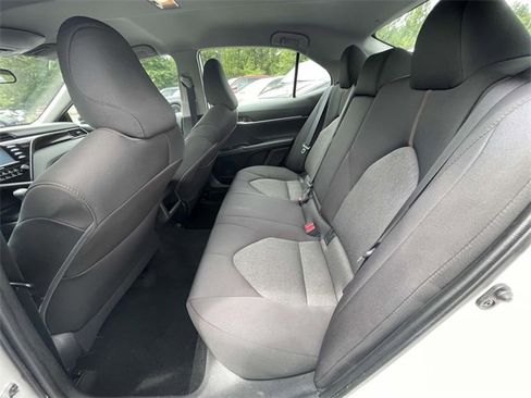 Used 2020 Toyota Camry LE image 9