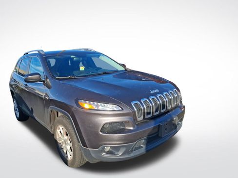 Certified 2017 Jeep Cherokee Latitude w/ Comfort/Convenience Group image 1