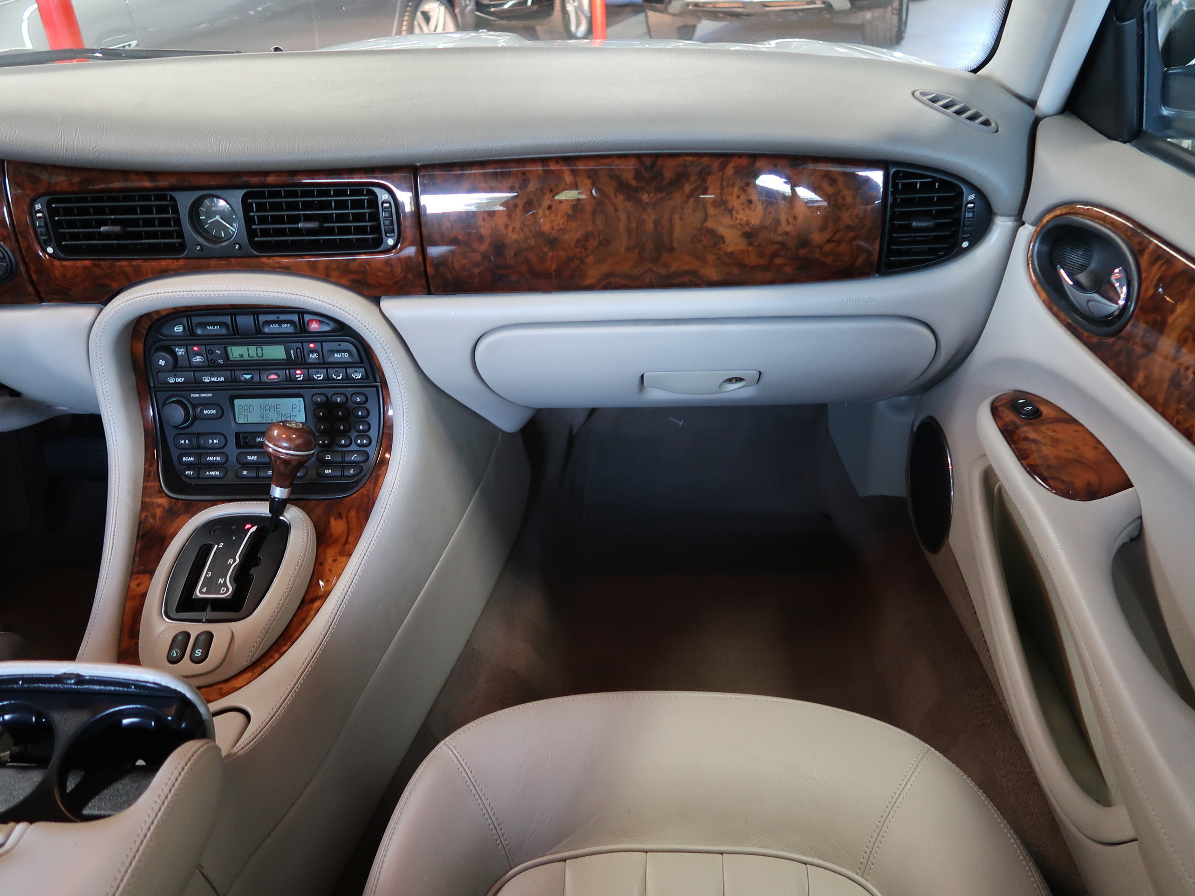Used 1999 Jaguar XJ8 RWD image 18