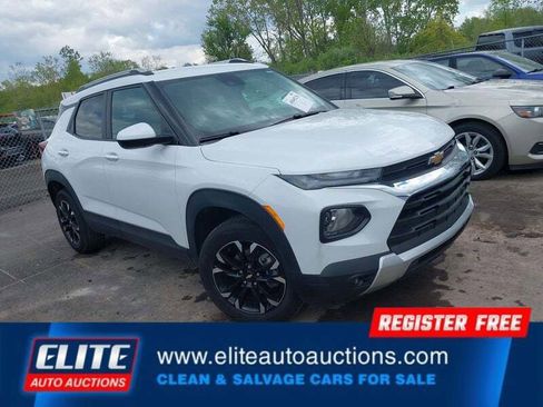 Used 2023 Chevrolet TrailBlazer LT AWD/4WD image 2