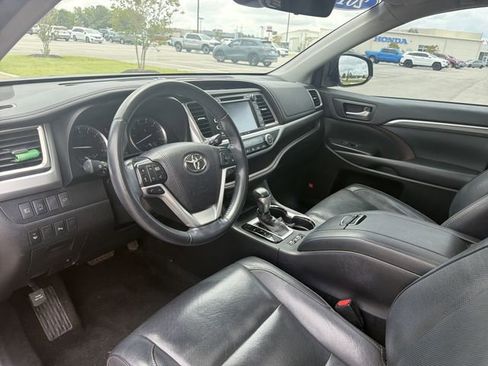 Used 2019 Toyota Highlander Limited FWD image 12