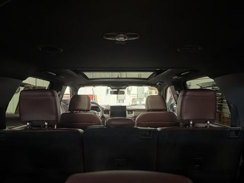 Used 2024 Ford Expedition Limited image 38