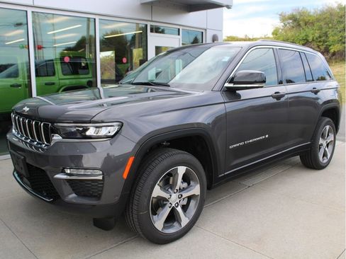 New 2025 Jeep Grand Cherokee Limited w/ Luxury Tech Group II image 3
