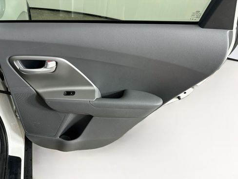 Used 2018 Kia Niro LX FWD image 28