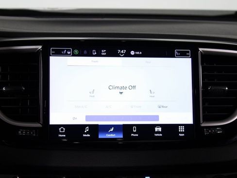 Used 2024 Chrysler Pacifica Touring-L image 5