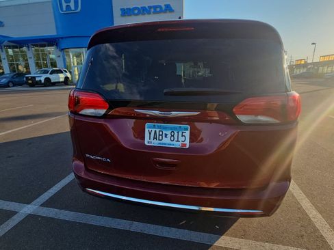 Used 2018 Chrysler Pacifica Touring Plus w/ Tire & Wheel Group FWD image 5