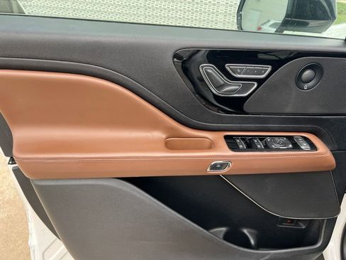 Used 2020 Lincoln Aviator Reserve AWD/4WD image 7