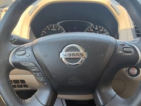 Used 2017 Nissan Pathfinder SV FWD image 21