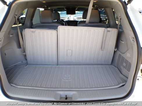 Used 2018 Toyota Highlander Limited FWD image 9