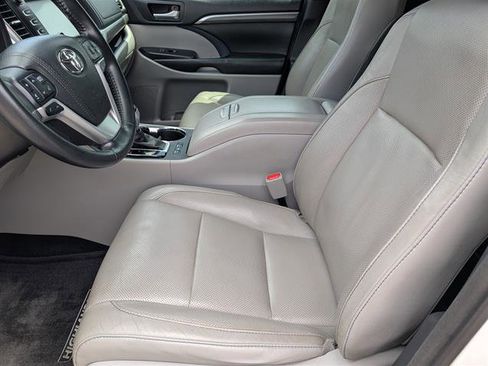 Used 2017 Toyota Highlander Limited image 9
