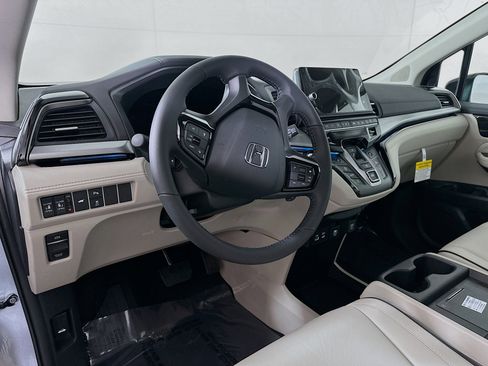 New 2026 Honda Odyssey Touring image 9