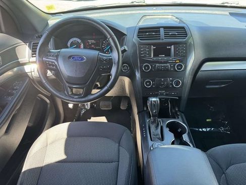 Used 2018 Ford Explorer XLT AWD/4WD image 11