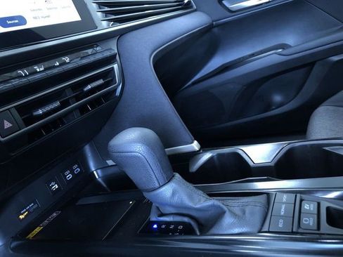 Certified 2025 Toyota Camry LE image 29