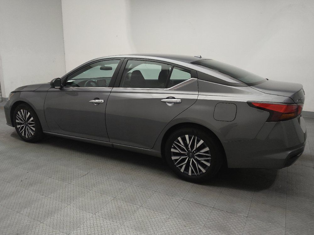 Used 2025 Nissan Altima 2.5 SV FWD image 3