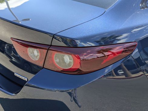 Certified 2025 MAZDA MAZDA3 s FWD image 11